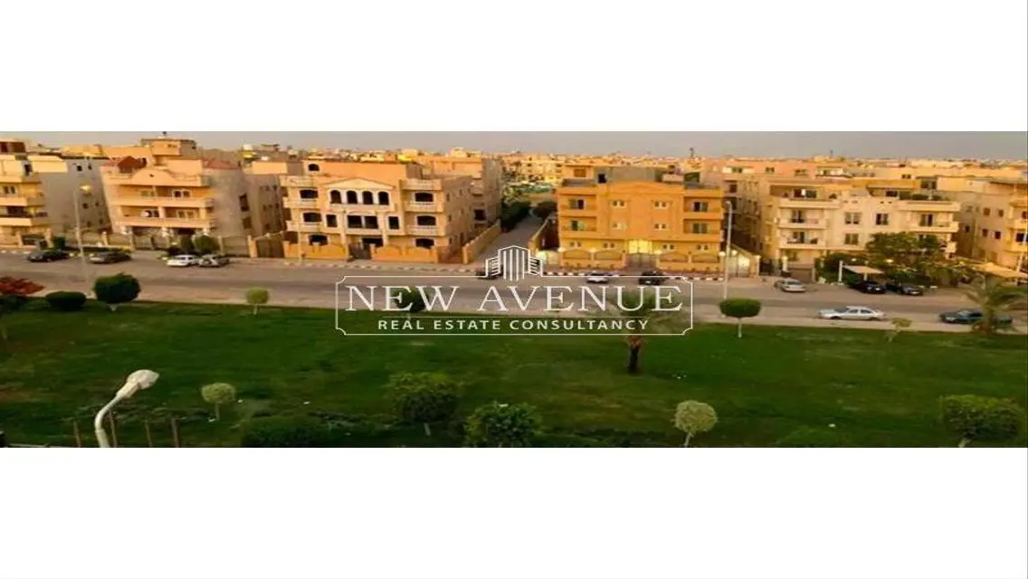 شقة فاخرة مع غرفة خادمة وحديقة خاصة