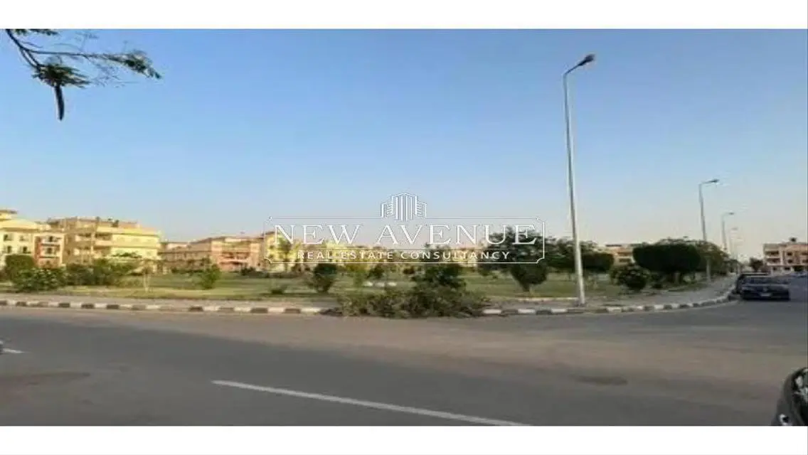 شقة فاخرة مع غرفة خادمة وحديقة خاصة