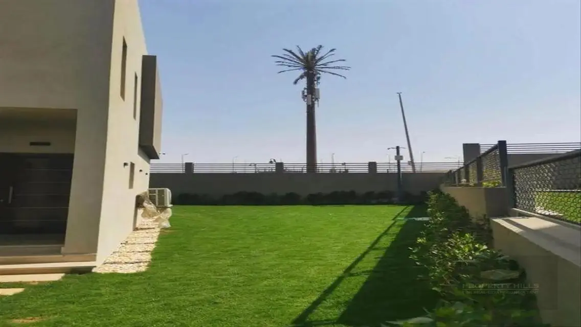 فيلا فاخرة بمساحة واسعة مع حديقة ومسبح خاص