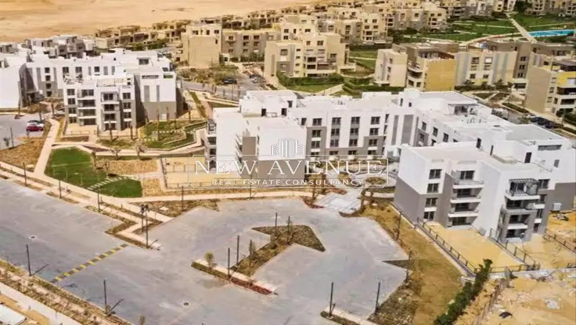 فيلا فاخرة للبيع مع حديقة ومسبح خاص