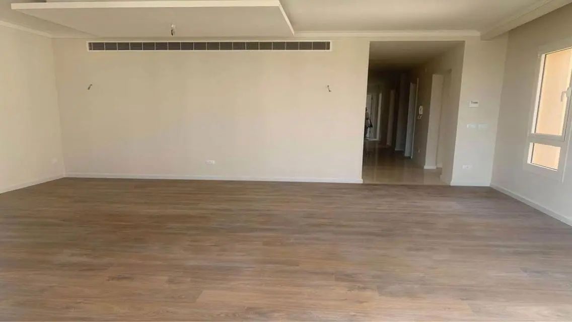 فيلا فاخرة مع مسبح خاص وحديقة للبيع
