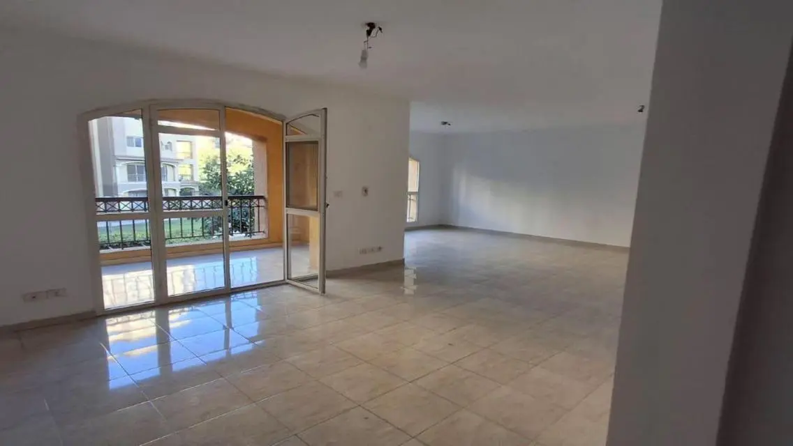 Luxury Apartment 211 with Ample Space in Prime Location