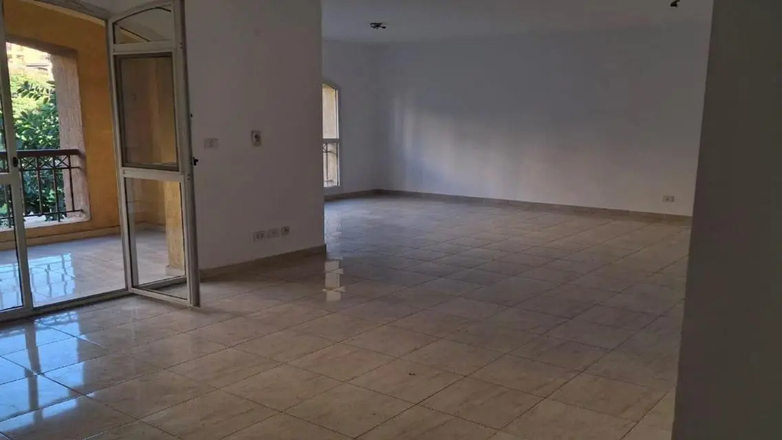 Luxury Apartment 211 with Ample Space in Prime Location