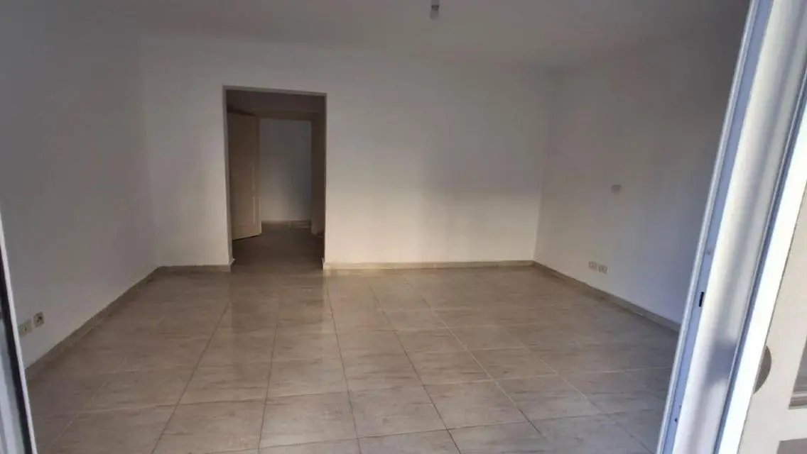 Luxury Apartment 211 with Ample Space in Prime Location