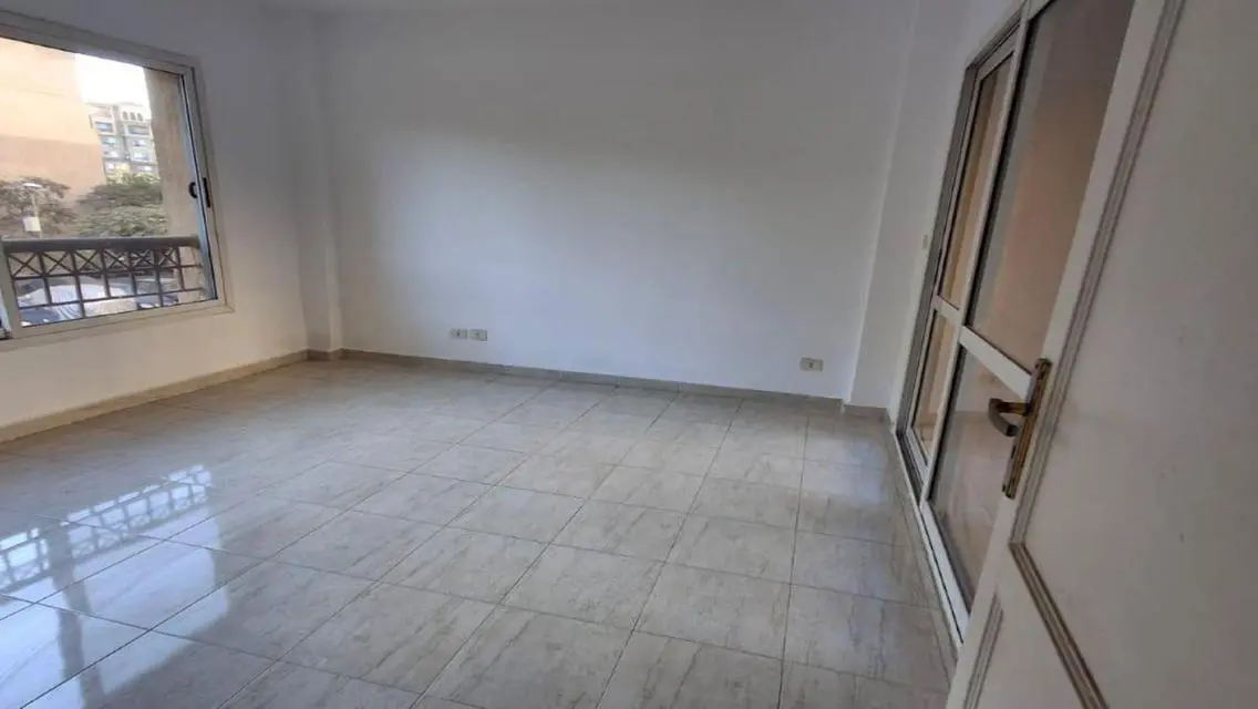 Luxury Apartment 211 with Ample Space in Prime Location