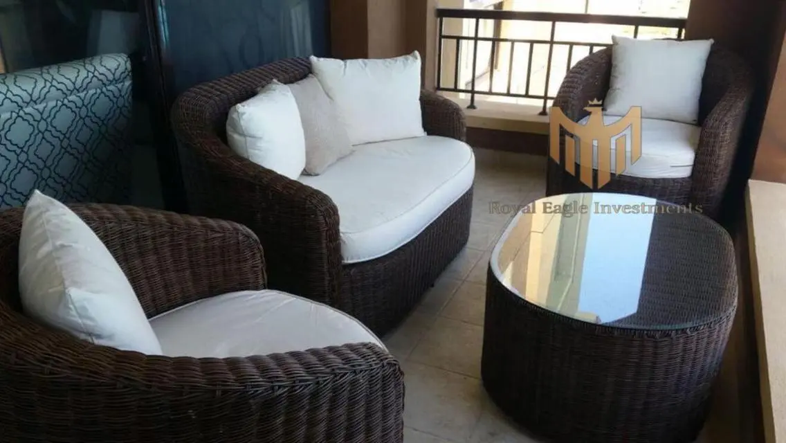 Luxury Villa for Sale with 100 Meter Space by the Balcony