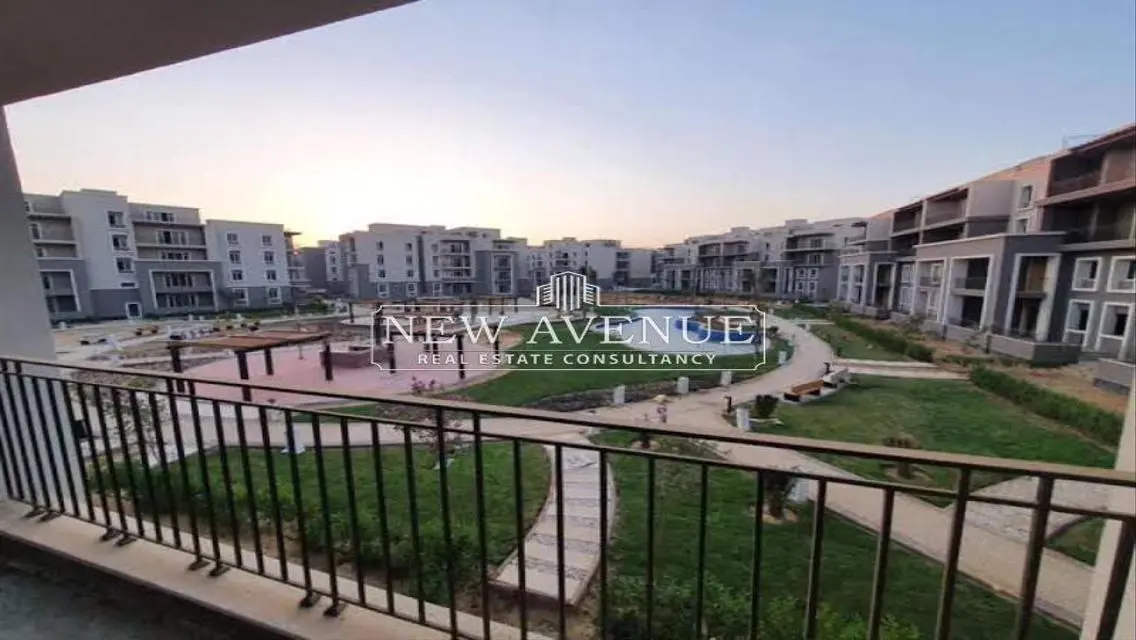 شقة حصرية بمساحة متر مع حديقة خاصة