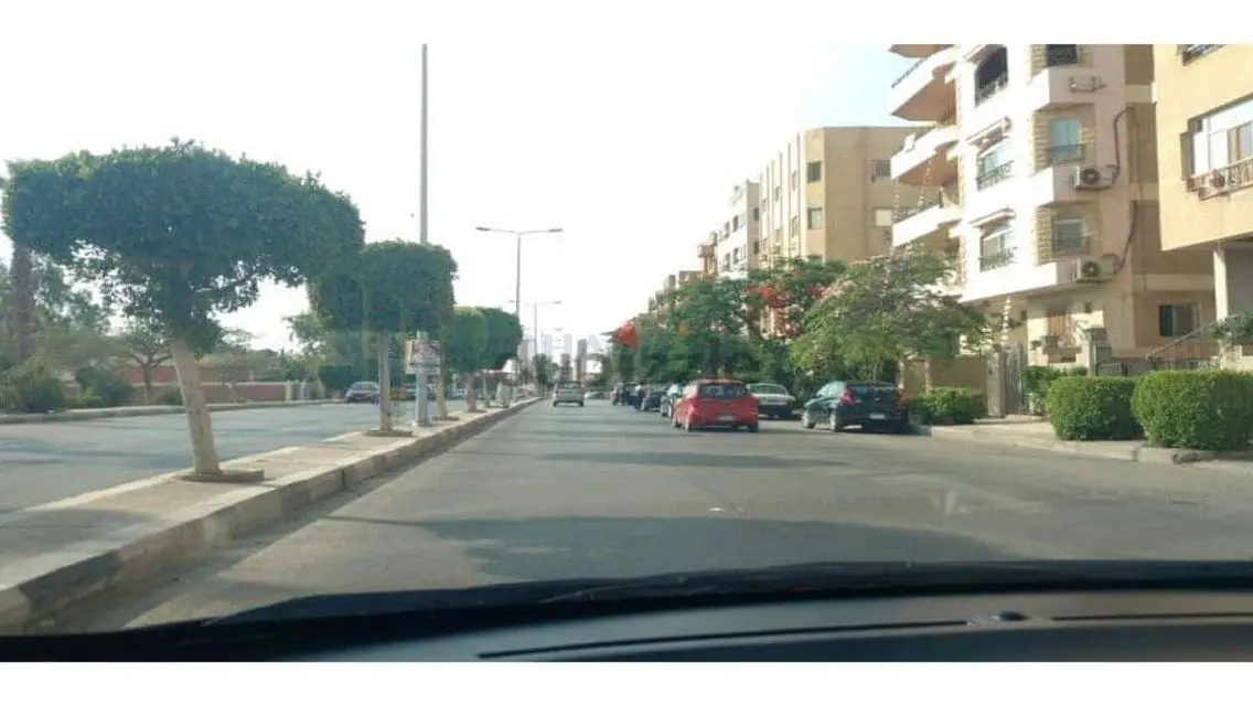 شقة فاخرة للبيع مع حديقة خاصة