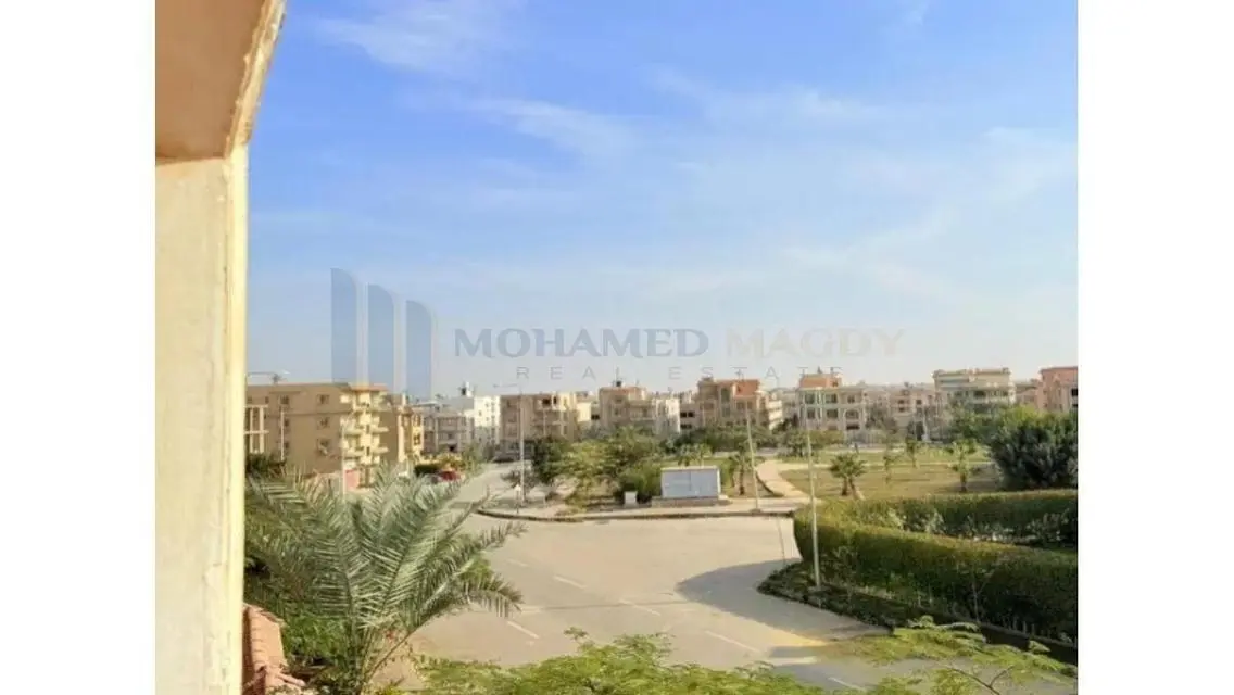 شقة فاخرة للبيع مع حديقة خاصة
