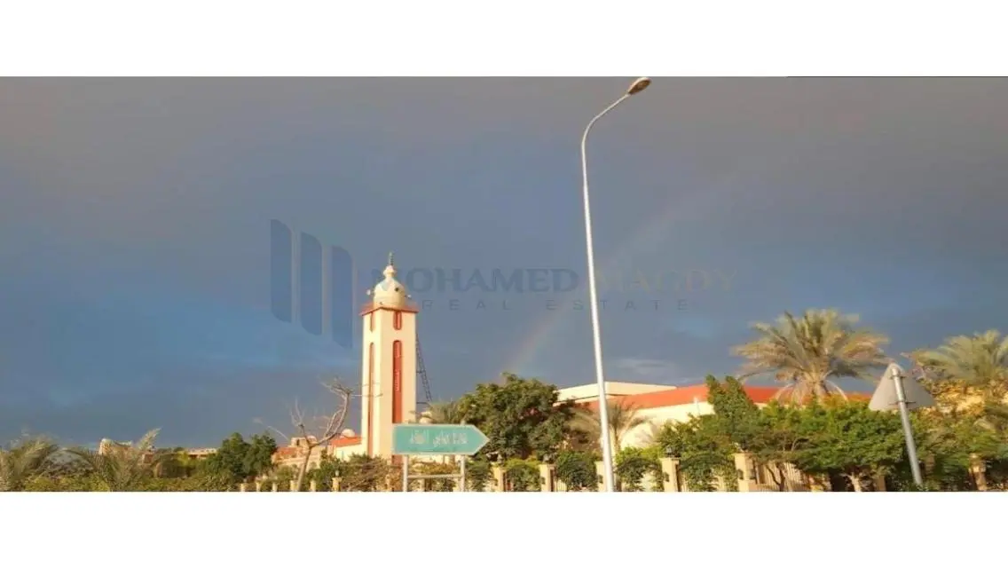 شقة فاخرة للبيع مع حديقة خاصة