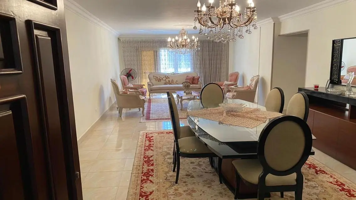 شقة للبيع في قلب المدينة بسعر مميز