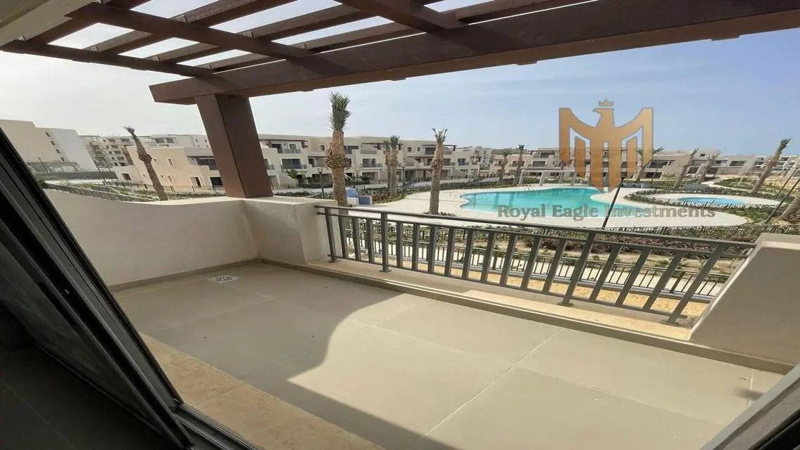 شقة فاخرة بمساحة واسعة للبيع