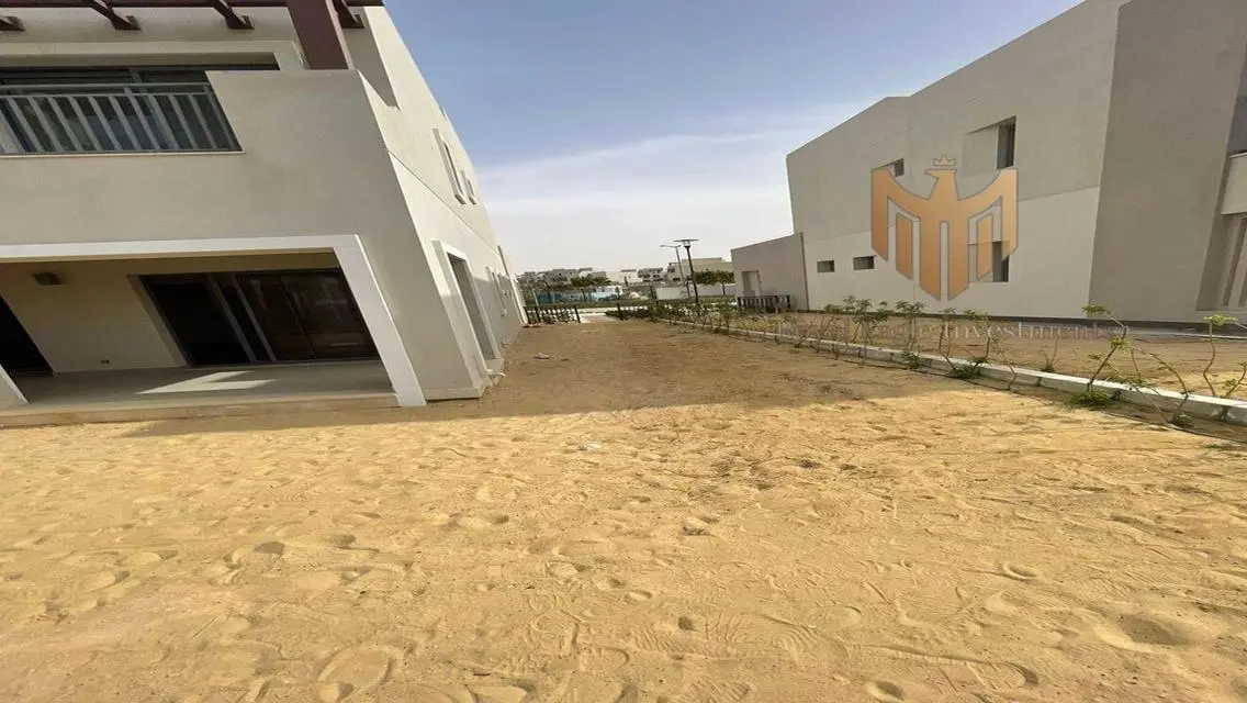 شقة فاخرة بمساحة واسعة للبيع