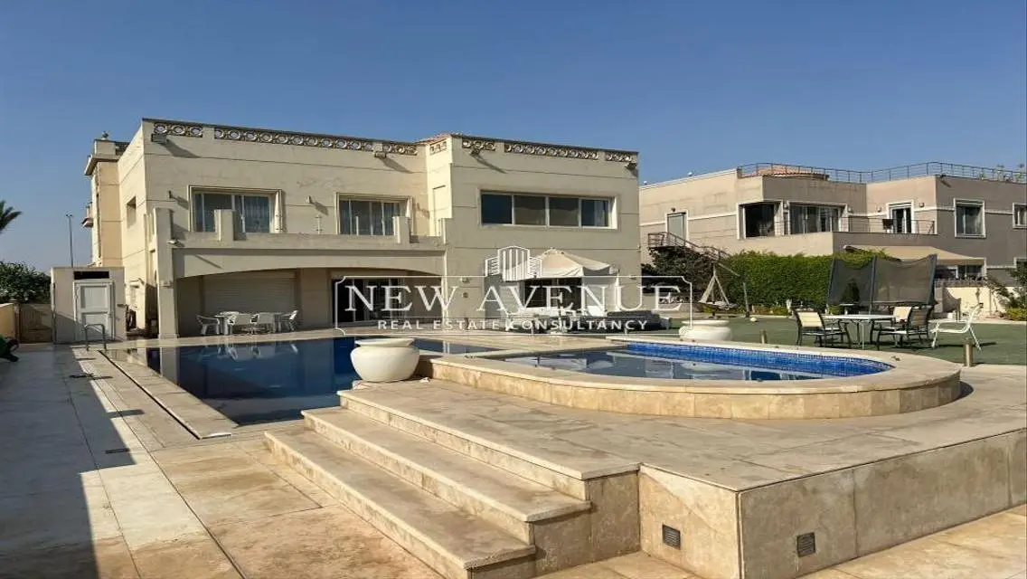 فيلا فاخرة للبيع في موقع متميز
