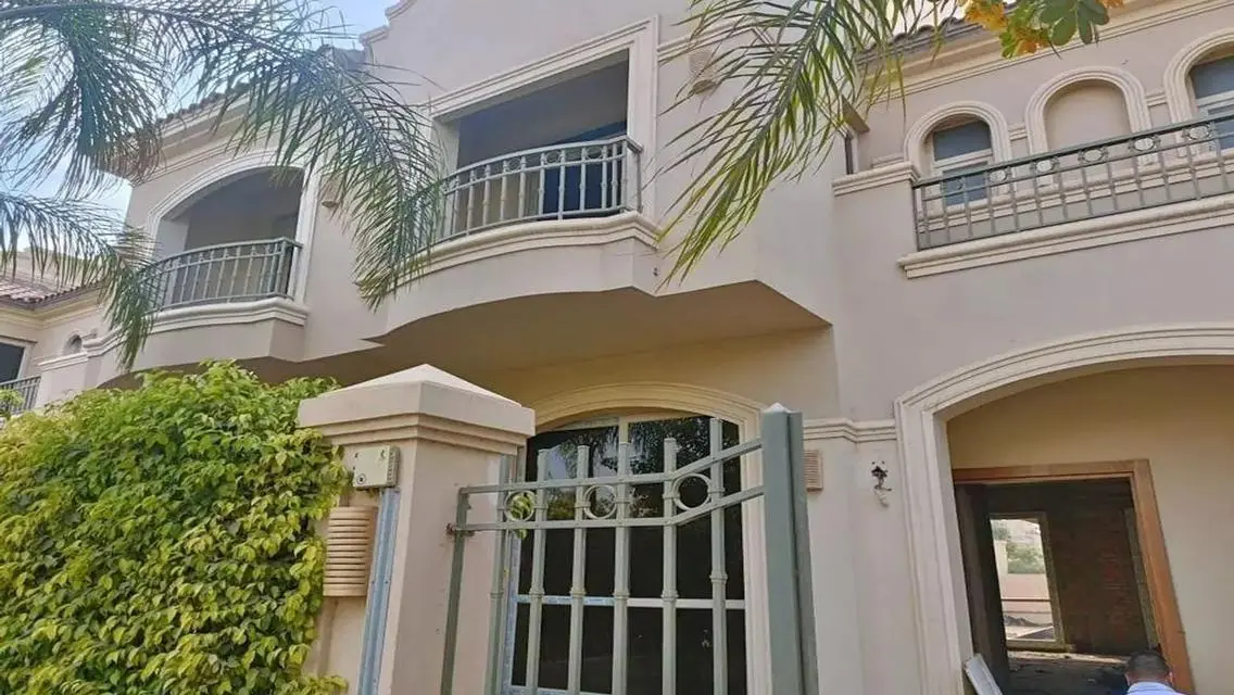 فيلا فاخرة بمساحة 288 متر مربع للبيع