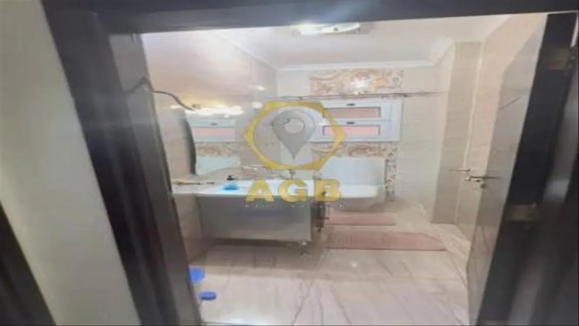 Luxurious Apartment in a Prime Location Near Shopping Centers