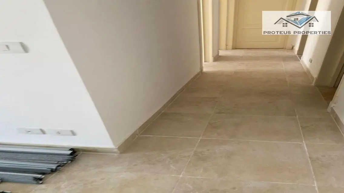 شقة فاخرة للبيع في B12