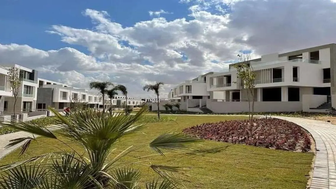 فيلا فاخرة للبيع مع إطلالة رائعة