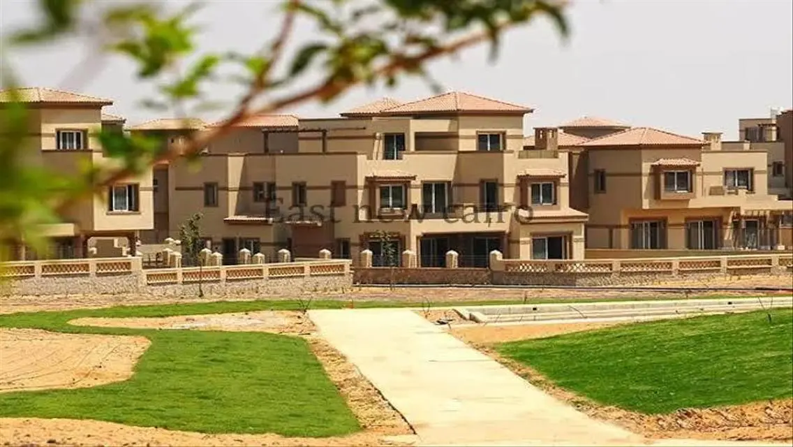 فيلا فاخرة بمساحة 1200 متر للبيع