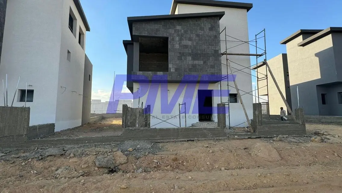 Luxury Villa with Private Balcony and Garden
