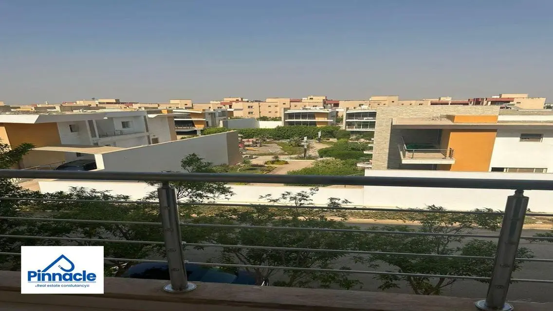 شقة مميزة 3 غرف نوم و2 حمام مع شرفة ومسبح مشترك