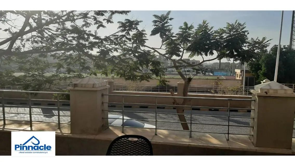 شقة فاخرة مع شرفة وحارس أمن