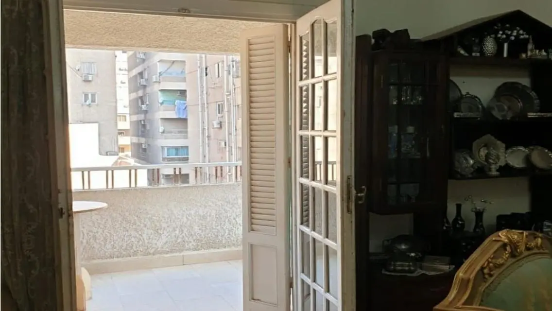 شقة رائعة بمساحة كبيرة في موقع متميز