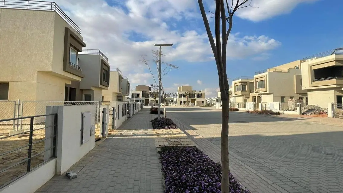 فيلا فاخرة مع مسبح وحديقة خاصة
