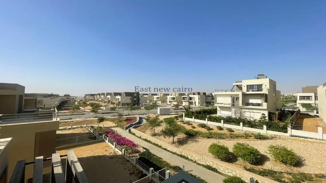 فيلا فاخرة مع مسبح وحديقة خاصة