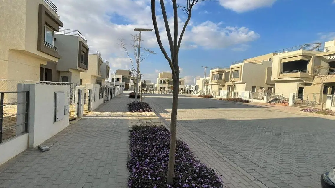 فيلا فاخرة مع مسبح وحديقة خاصة
