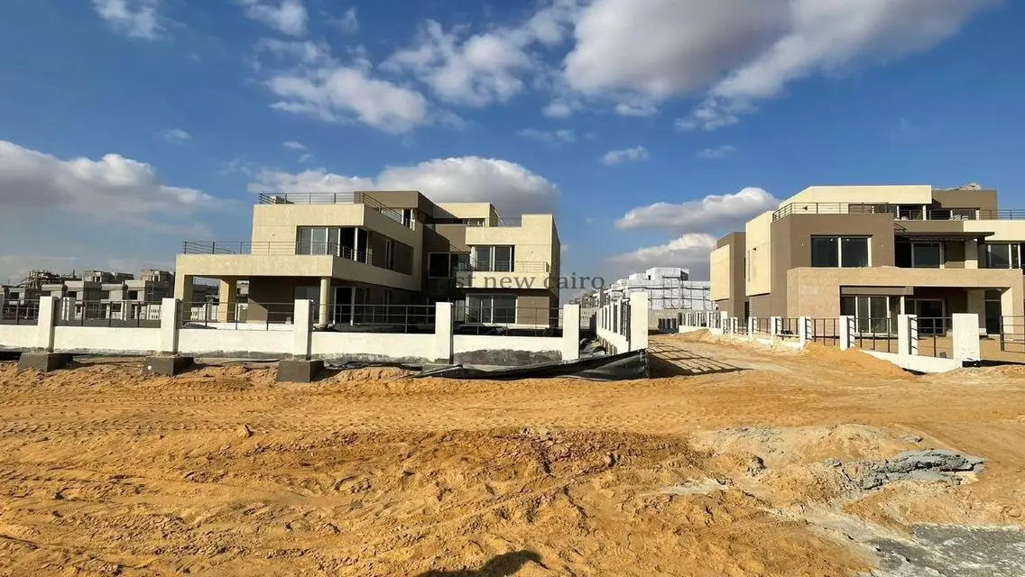 فيلا فاخرة مع مسبح وحديقة خاصة