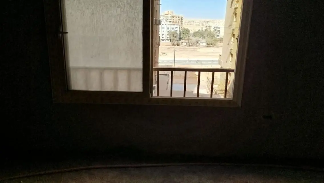 شقة مميزة 185 متر مع شرفة وخصائص أمنية