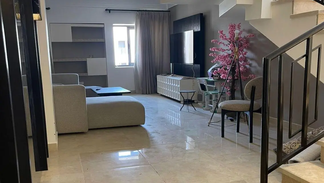 فيلا فاخرة بتصميم حديث مع جميع المرافق