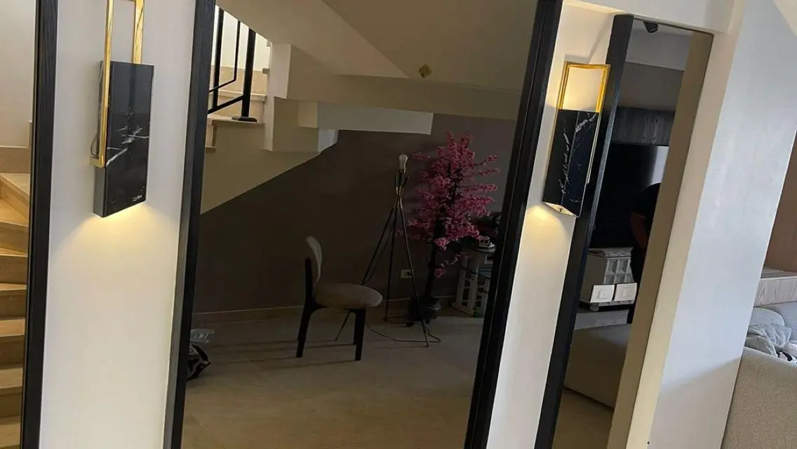 فيلا فاخرة بتصميم حديث مع جميع المرافق