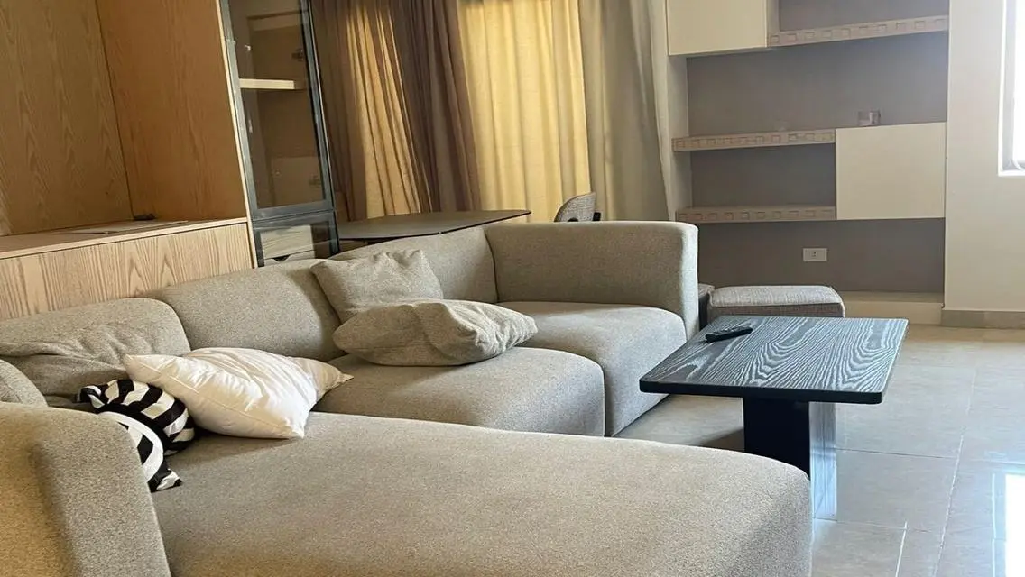 فيلا فاخرة بتصميم حديث مع جميع المرافق
