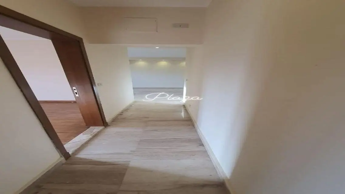 شقة فاخرة للبيع في موقع متميز