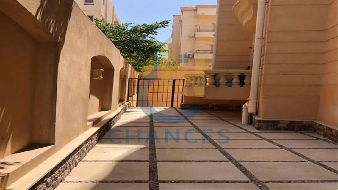شقة فاخرة للبيع بمساحة 340 متر