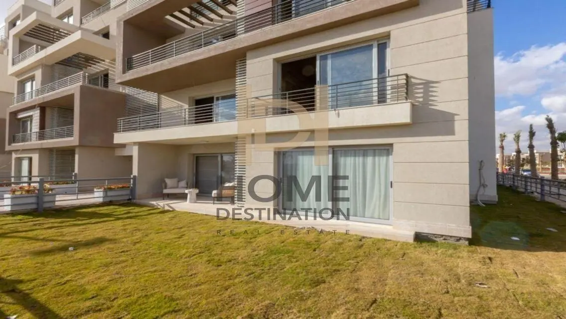 Luxury Apartment with Lakeside View in City Center