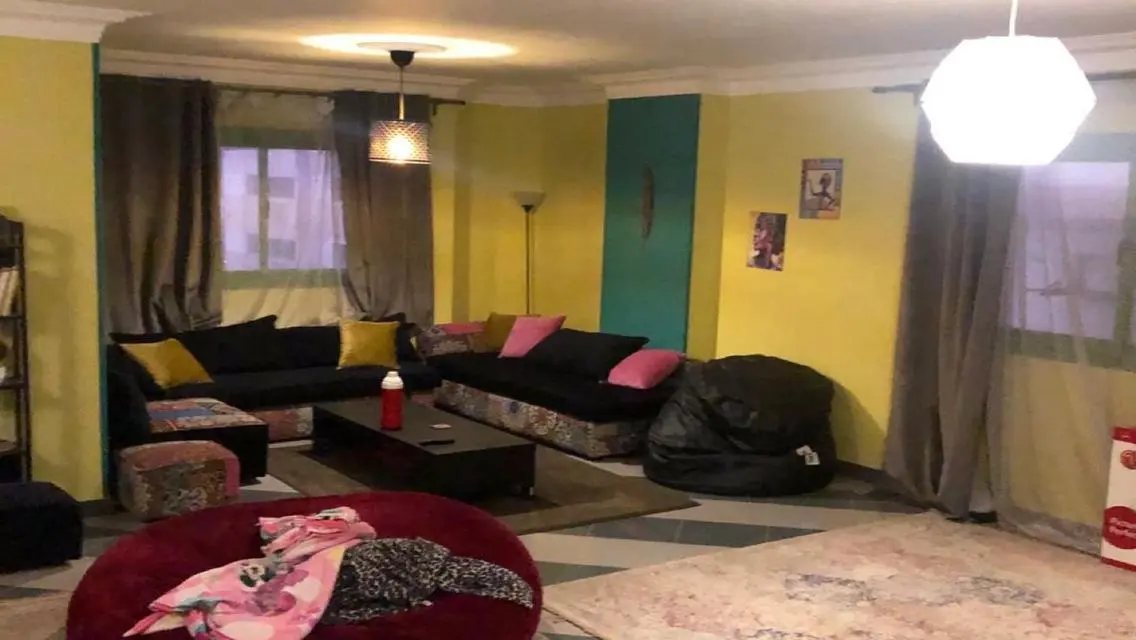 عقار بمساحة 175 متر و شرفة واسعة