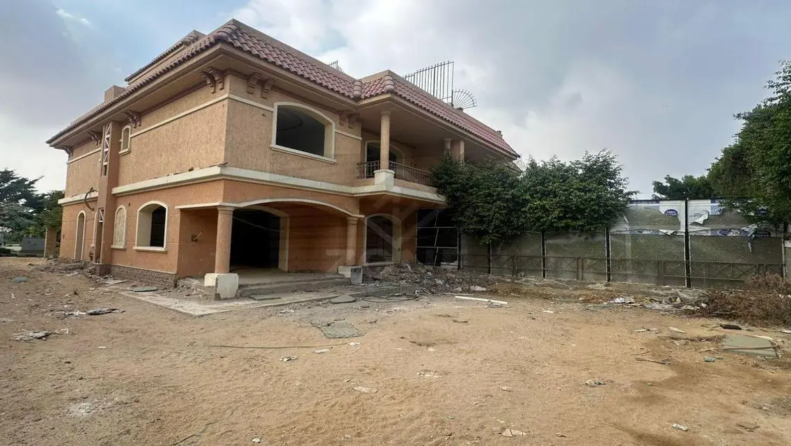 Luxury Property with Private Garden and Maid's Room