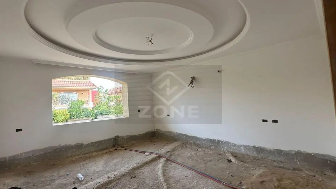 Luxury Property with Private Garden and Maid's Room