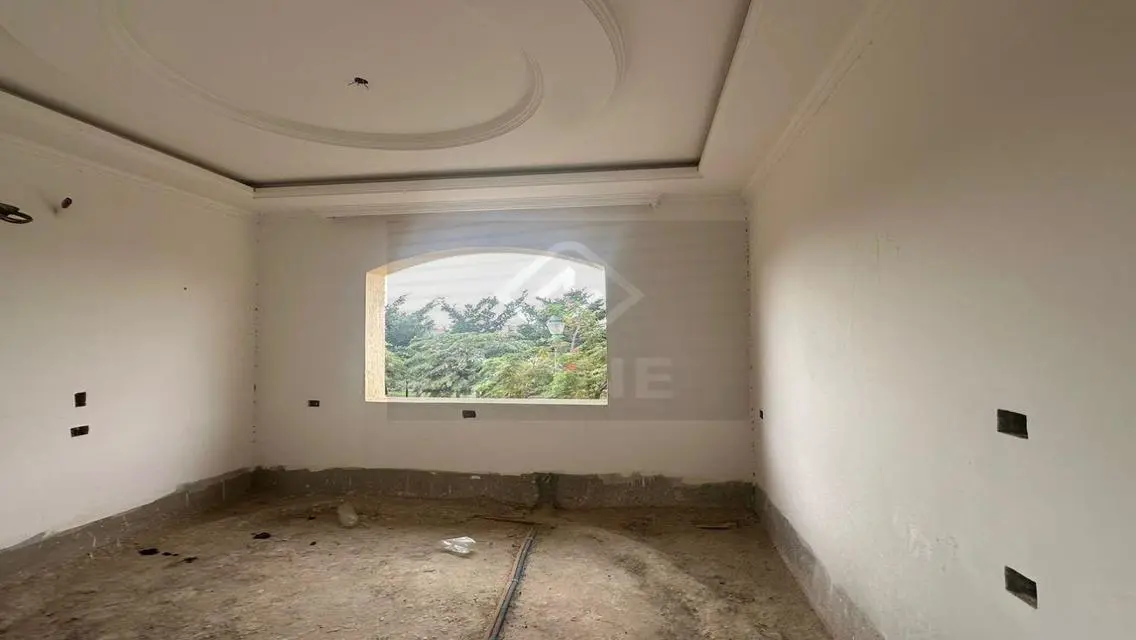 Luxury Property with Private Garden and Maid's Room