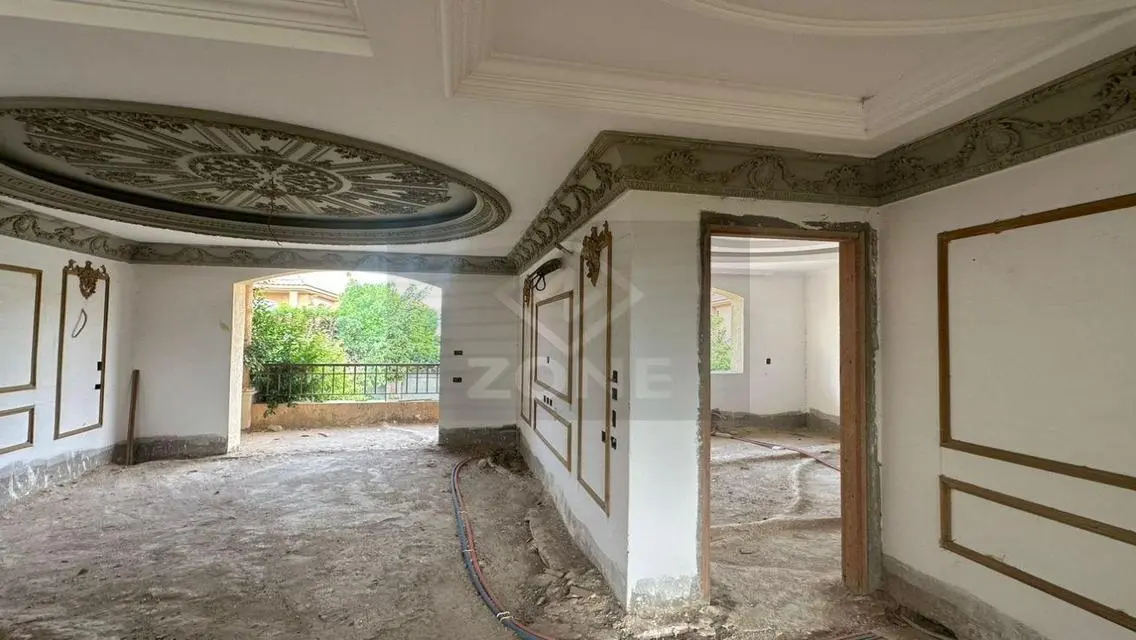 Luxury Property with Private Garden and Maid's Room