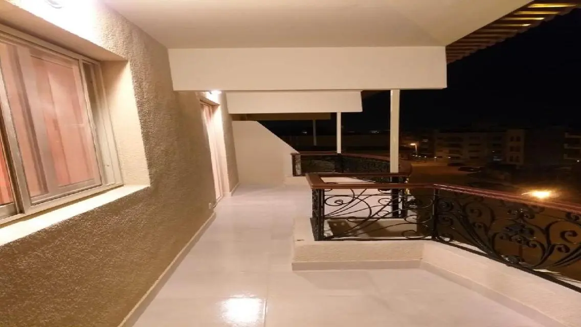 شقة مفروشة للإيجار بجوار الجامعة الأمريكية