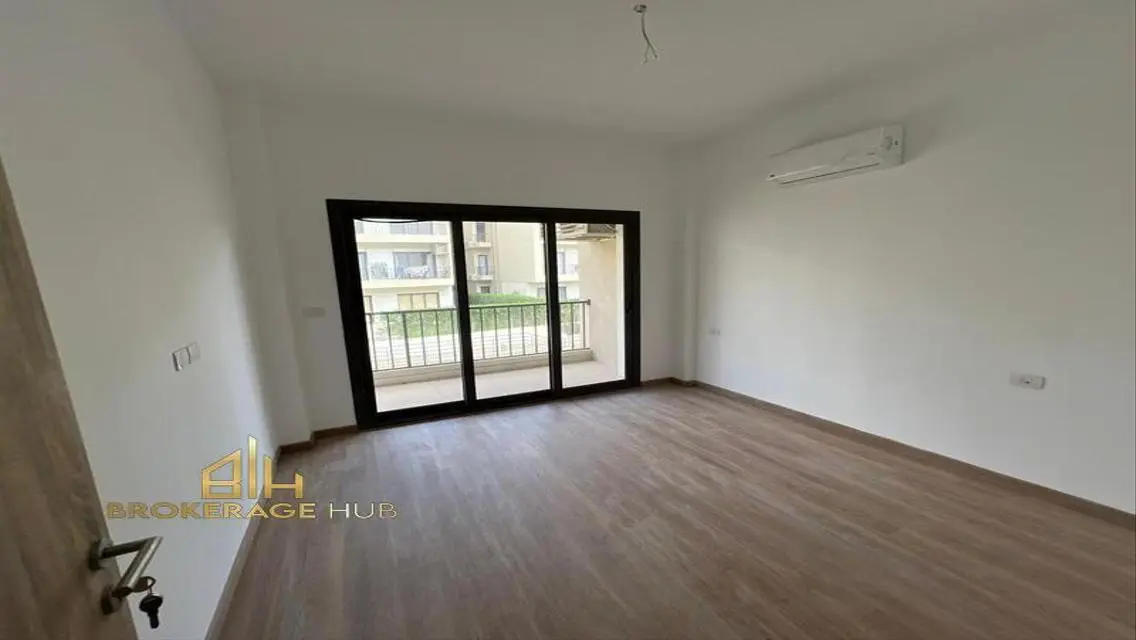 Luxury Apartment in Nourhan, Fifth Square