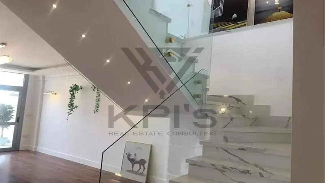 Luxury Apartment with Spacious Layout in Mountain View 4