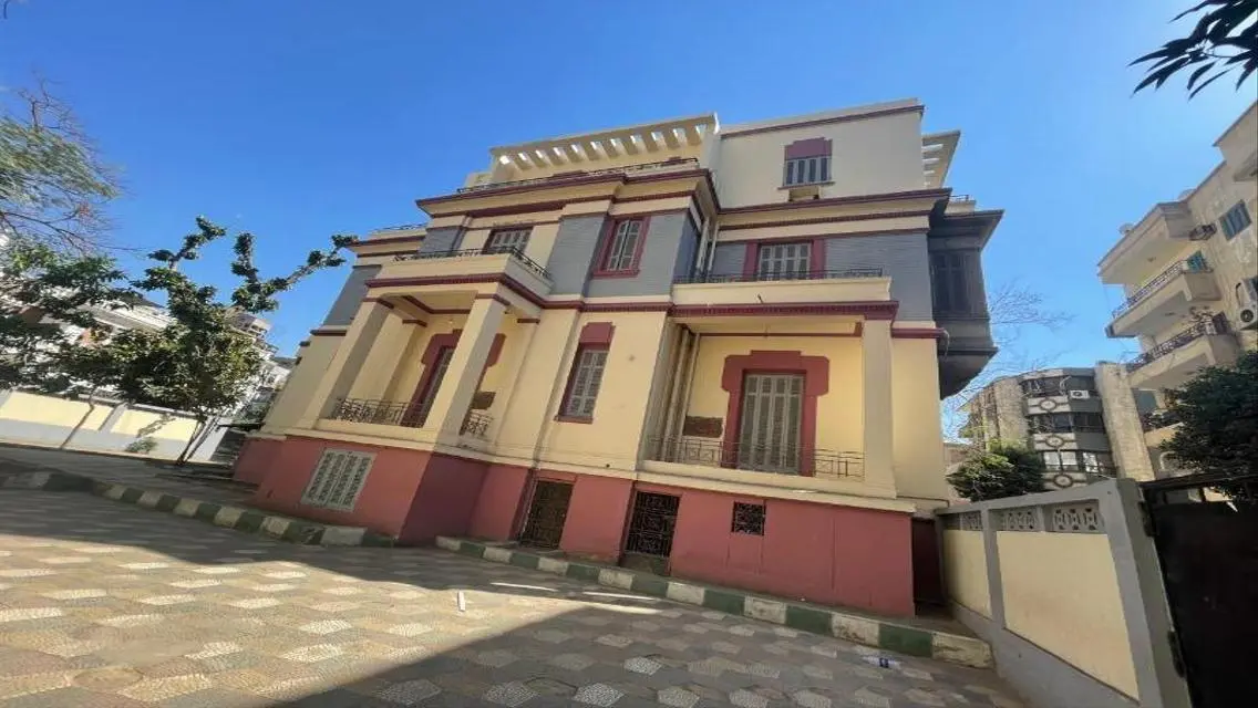 Luxury Villas with Garden and Private Pool Near Key Landmarks