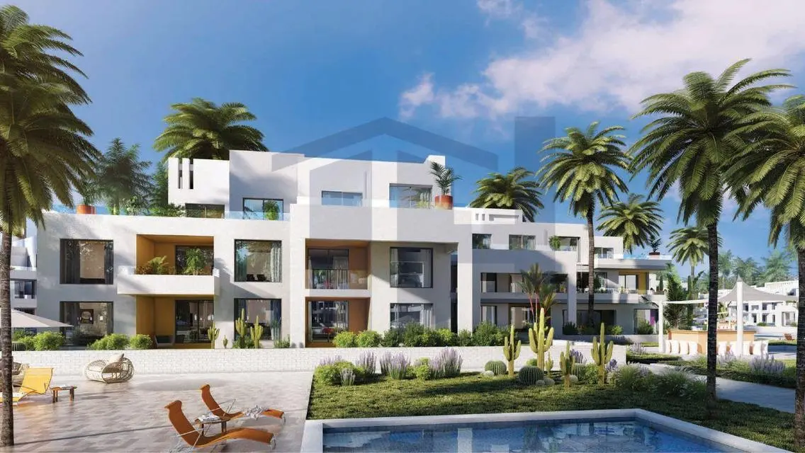 Luxurious Apartment with Private Garden and Lake View