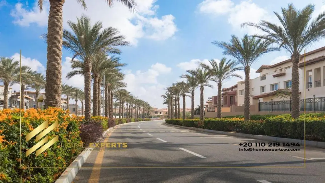 فيلا فاخرة للبيع مع مسبح خاص وإطلالة رائعة