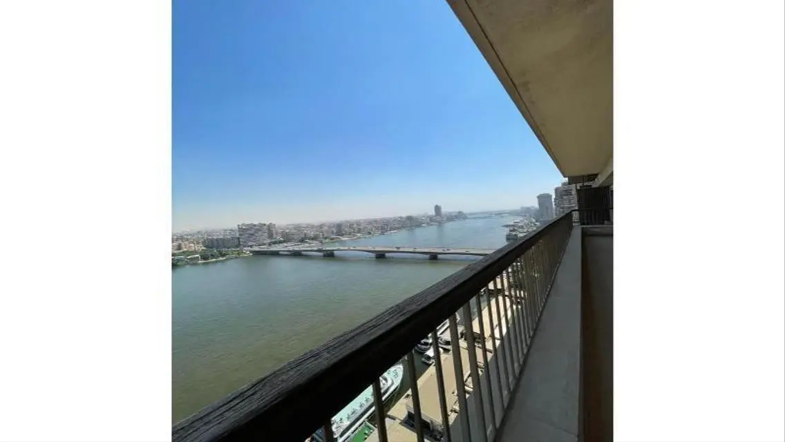 فيلا فاخرة تطل على بحيرات